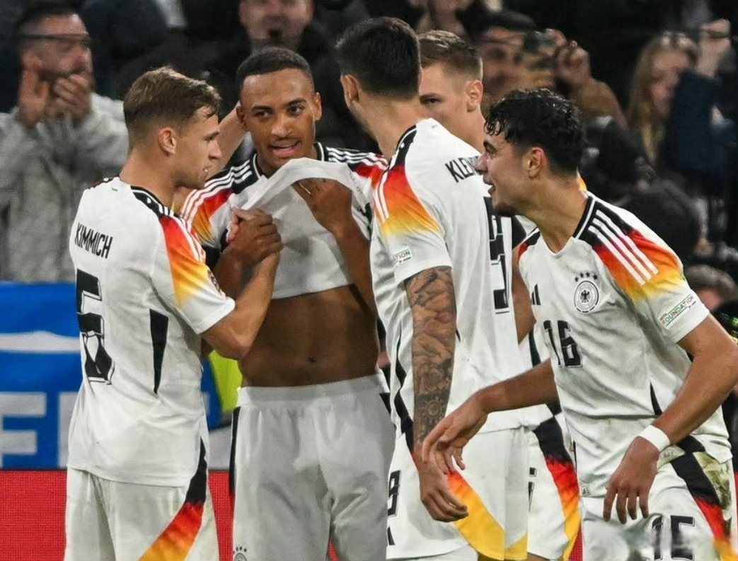 宝威体育下载-意甲豪门蓝黑军团淘汰对手，晋级欧洲舞台(国米前瞻蓝黑冲击意甲7连胜 小魔兽延续)